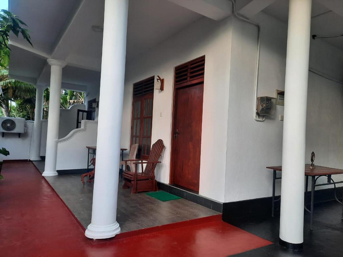 Little Angels Bed & Breakfast Mirissa Ngoại thất bức ảnh