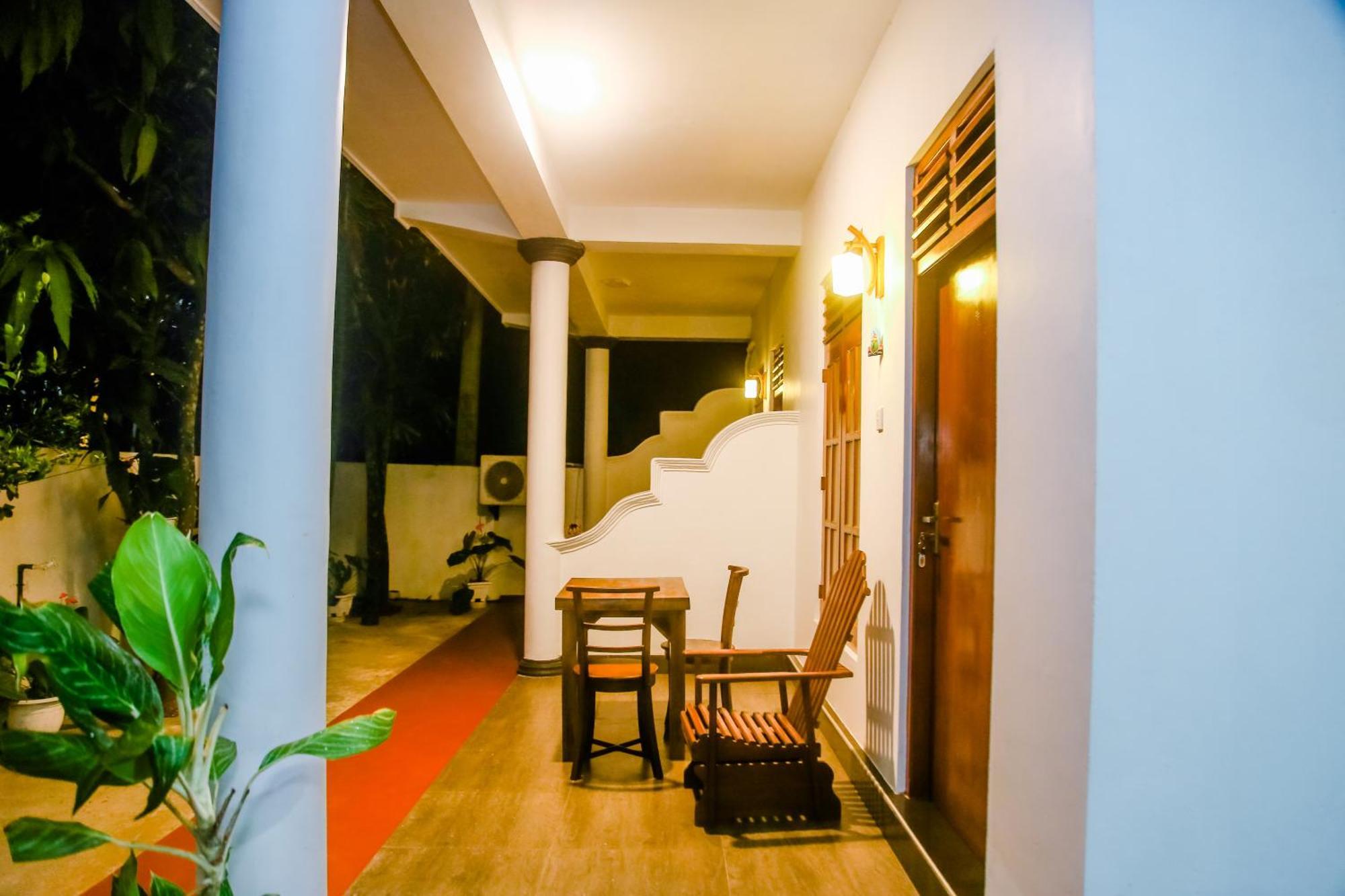 Little Angels Bed & Breakfast Mirissa Ngoại thất bức ảnh