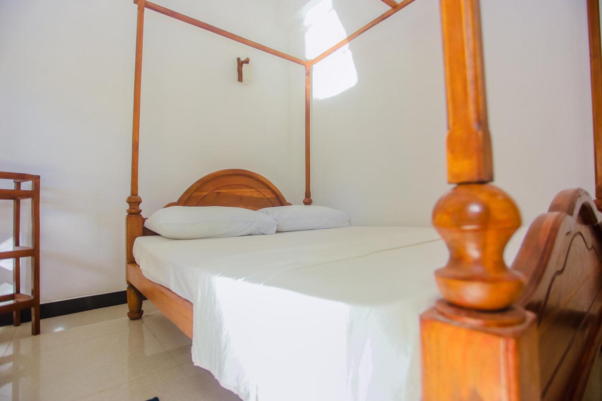 Little Angels Bed & Breakfast Mirissa Ngoại thất bức ảnh