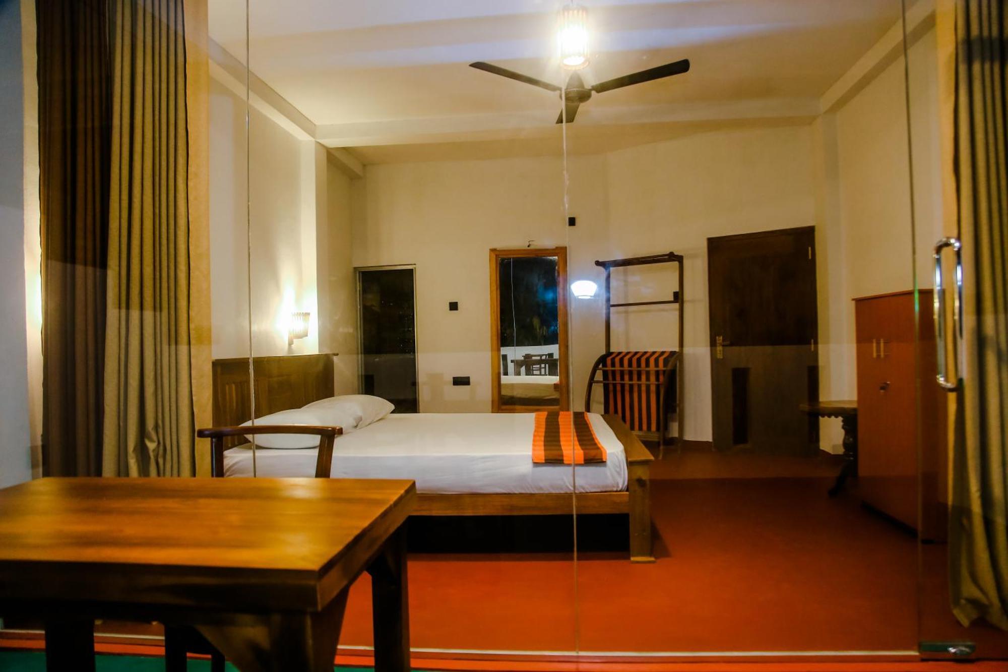 Little Angels Bed & Breakfast Mirissa Ngoại thất bức ảnh