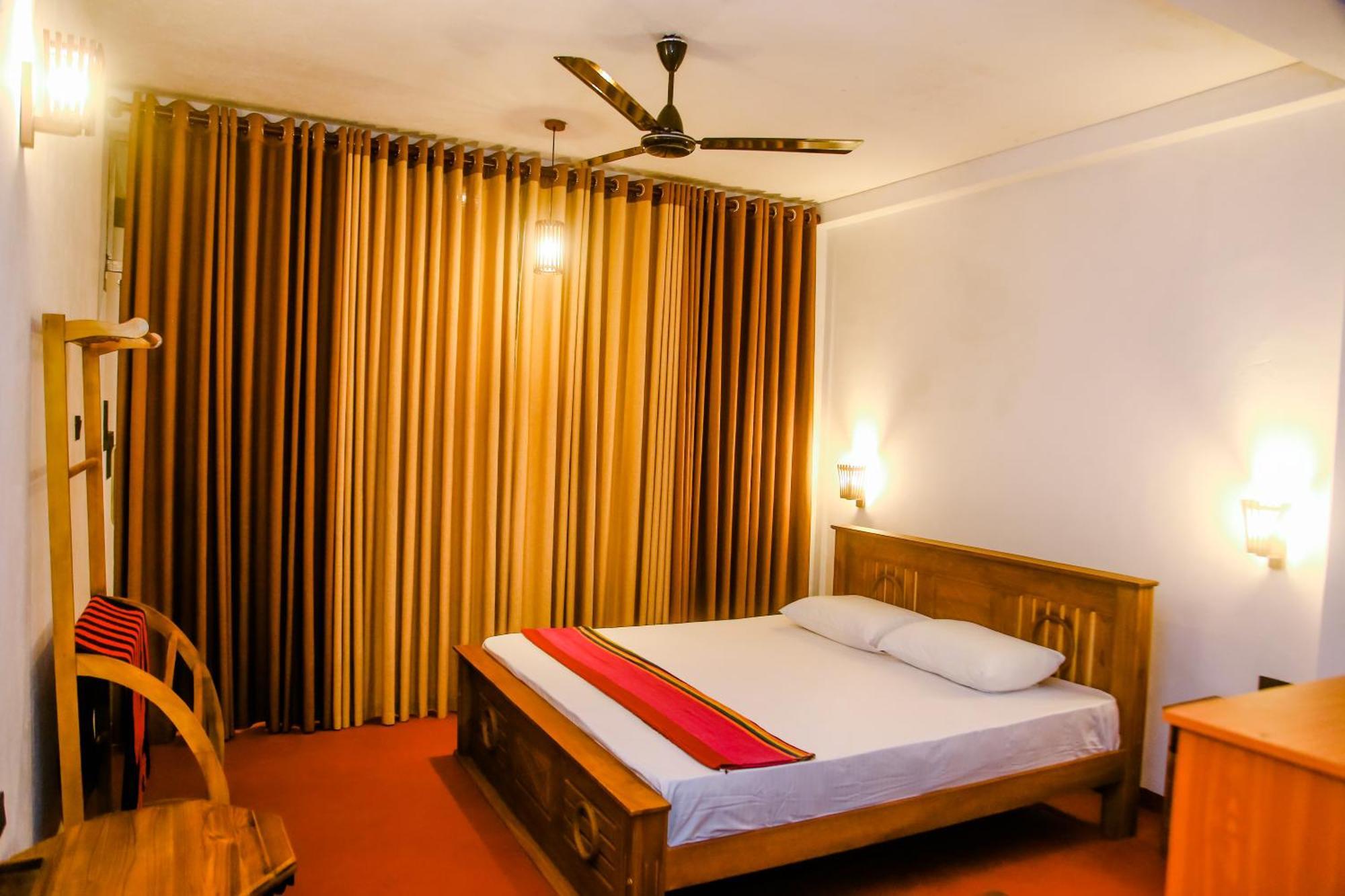 Little Angels Bed & Breakfast Mirissa Ngoại thất bức ảnh