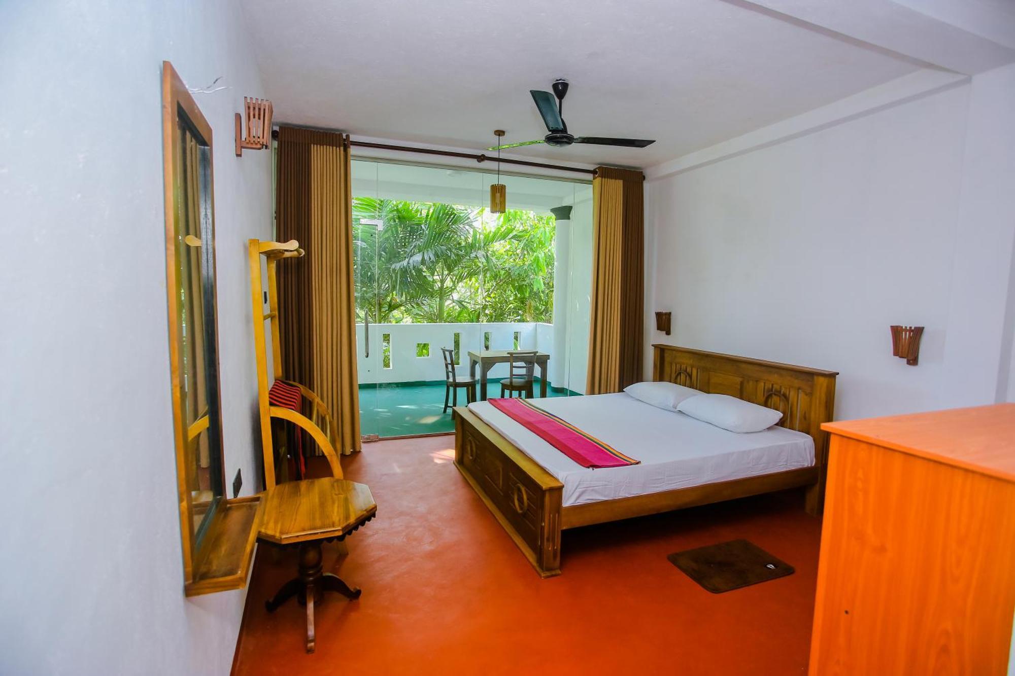Little Angels Bed & Breakfast Mirissa Ngoại thất bức ảnh