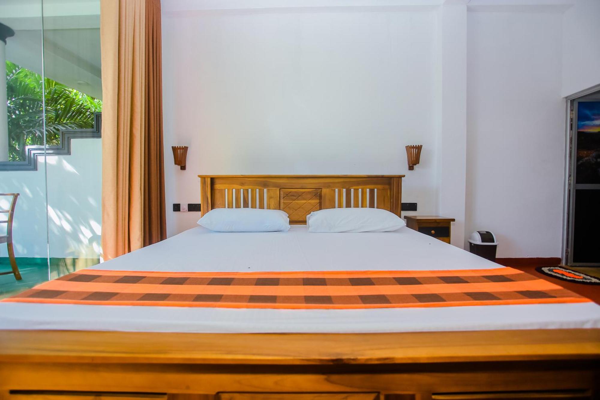 Little Angels Bed & Breakfast Mirissa Ngoại thất bức ảnh