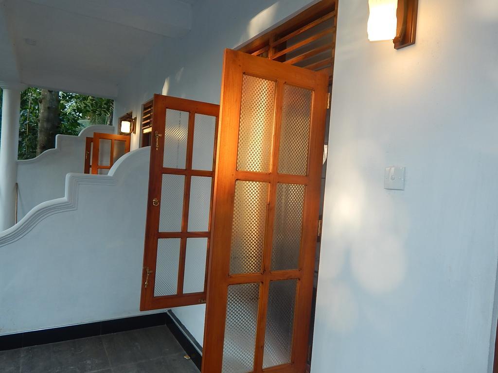 Little Angels Bed & Breakfast Mirissa Phòng bức ảnh