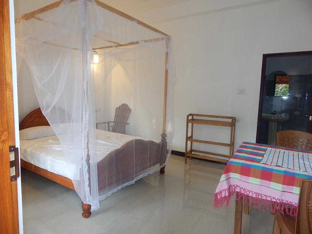 Little Angels Bed & Breakfast Mirissa Phòng bức ảnh