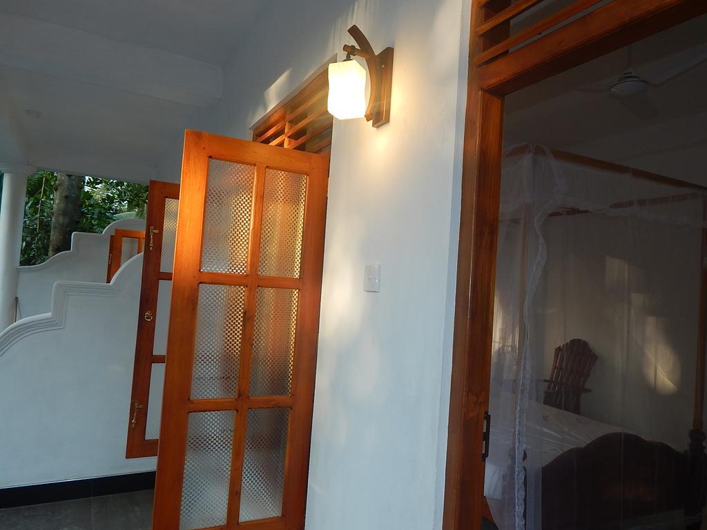 Little Angels Bed & Breakfast Mirissa Phòng bức ảnh