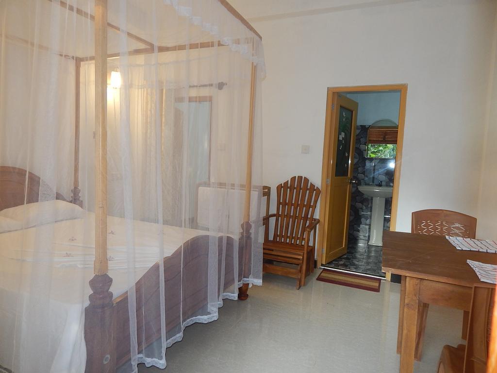 Little Angels Bed & Breakfast Mirissa Phòng bức ảnh